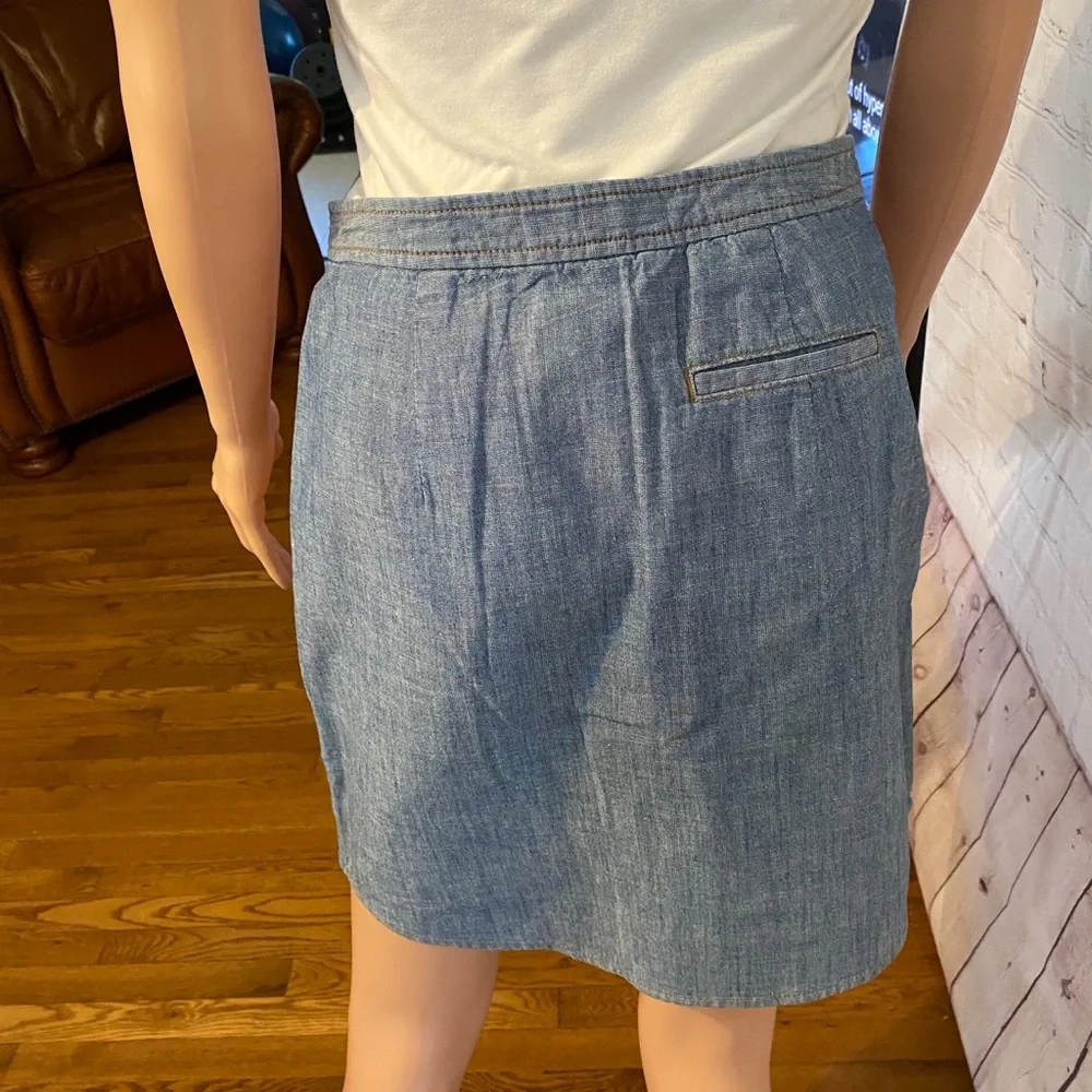 Banana Republic cute blue denim skirt size 0 petite
